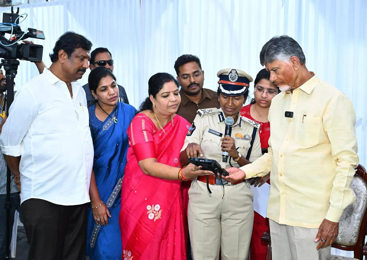 Woman's Day 2025: మహిళా దినోత్సవ వేడుకల్లో సీఎం చంద్రబాబు-PHOTOS