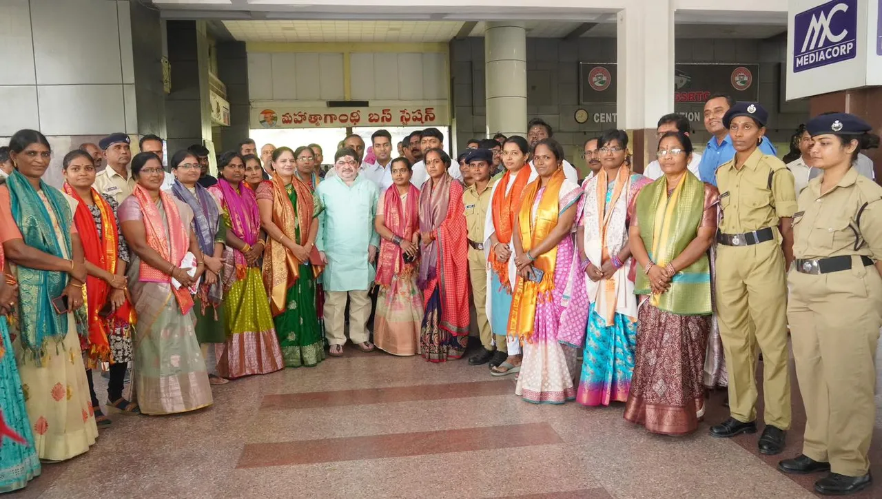 Woman's Day 2025: ఆర్టీసీ మహిళా ఉద్యోగులకు పొన్నం సన్మానం-PHOTOS