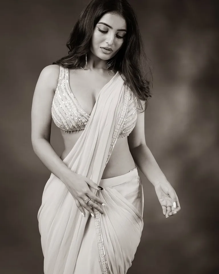 Ananya glamorous looks in yellow saree