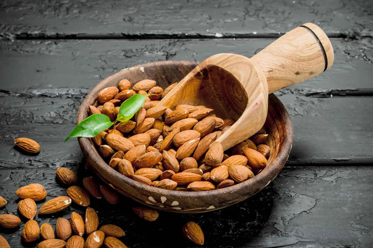 almond 