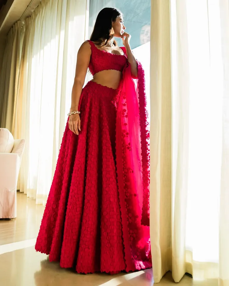 pooja hegde stuns in pink