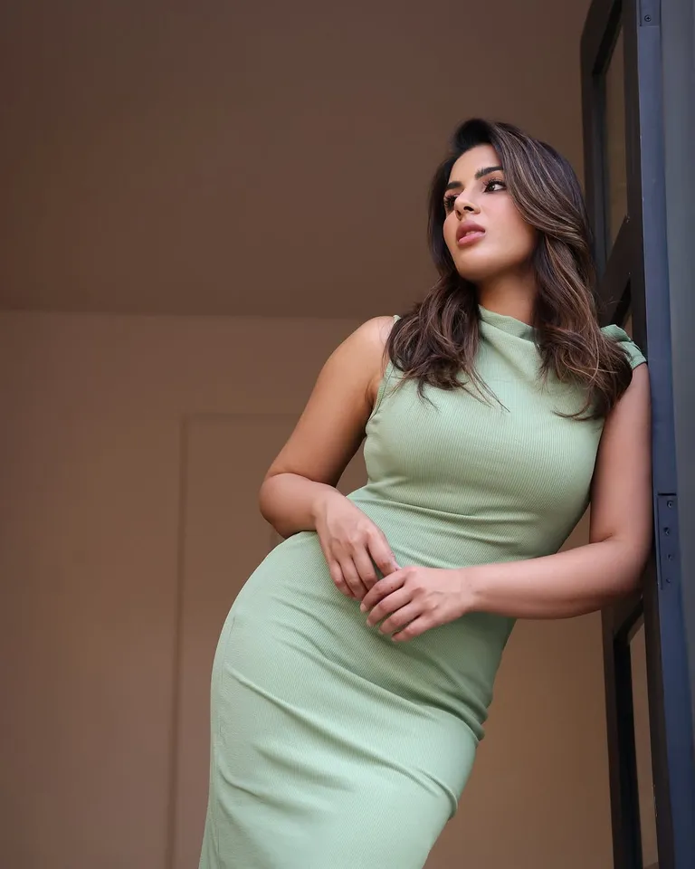 Samyuktha stunning photos in green