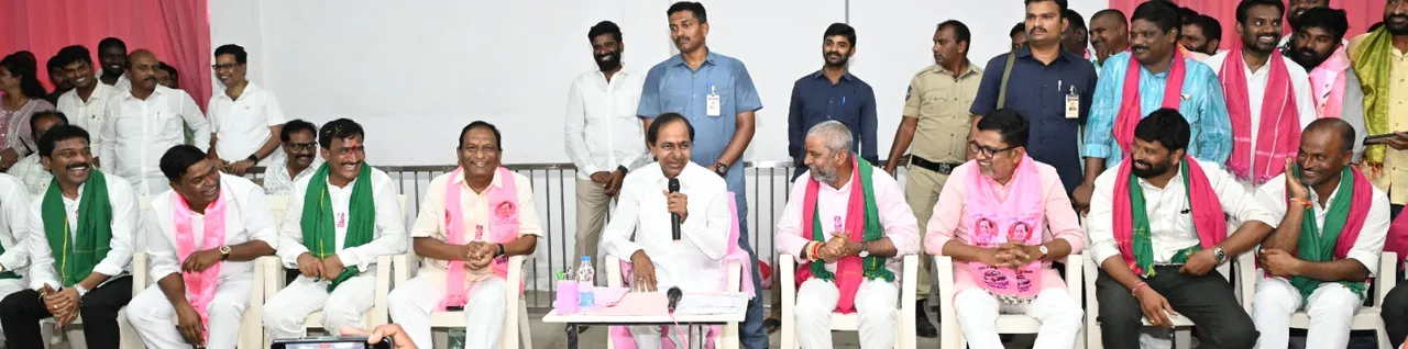 రామగుండం బీఆర్ఎస్ నేతలతో కేసీఆర్-PHOTOS