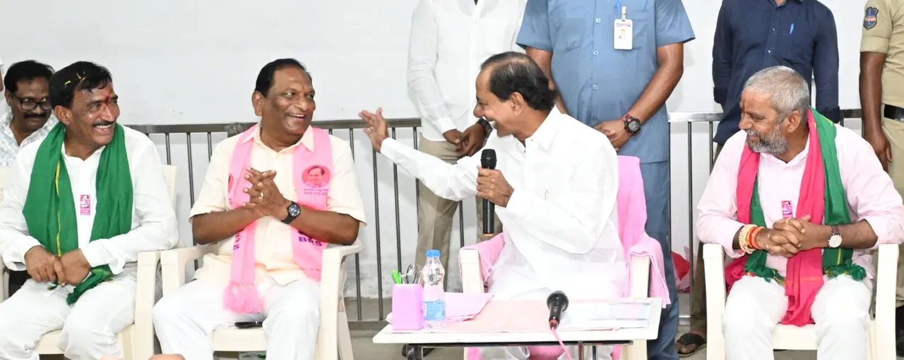 రామగుండం బీఆర్ఎస్ నేతలతో కేసీఆర్-PHOTOS