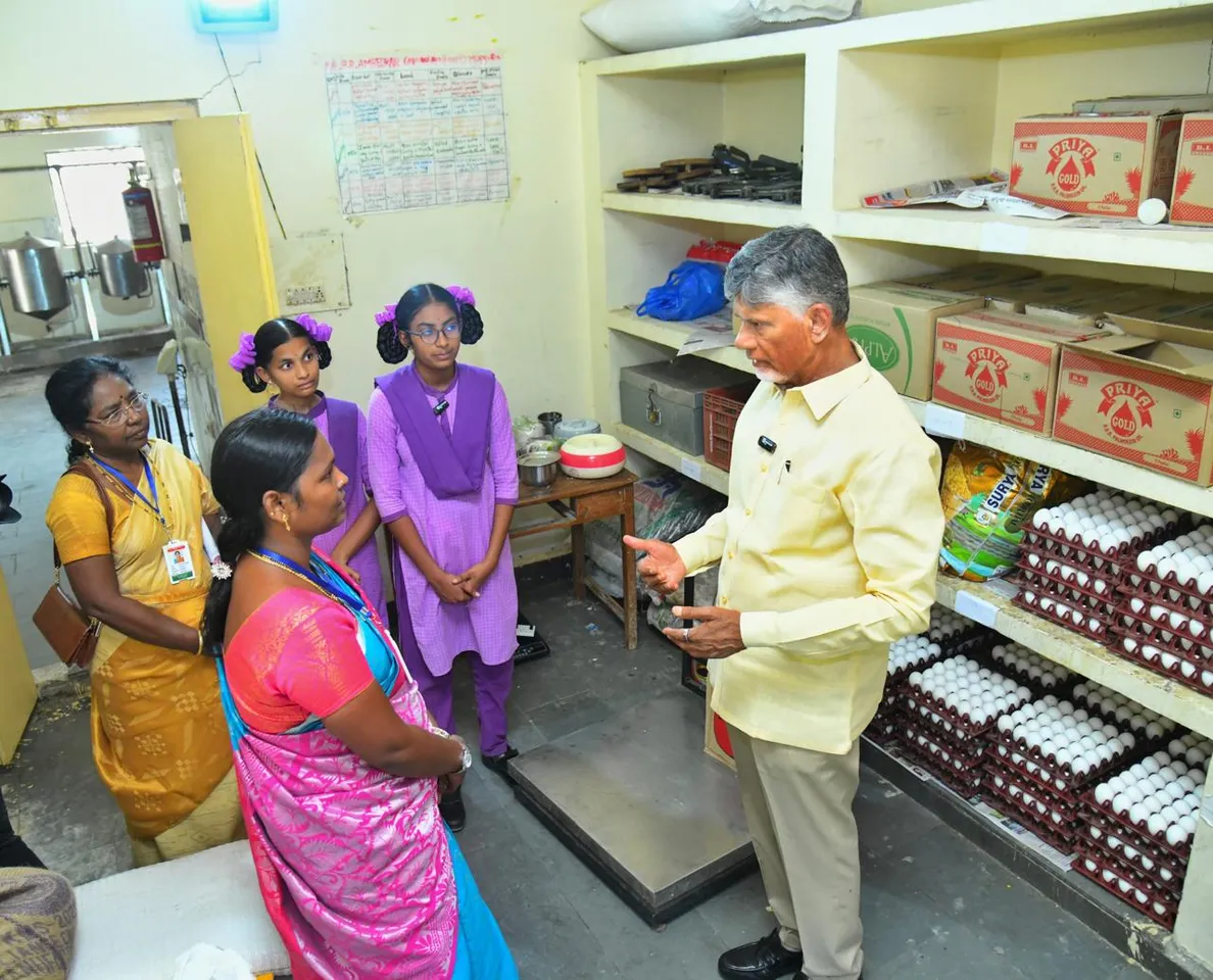 Chandrababu: గురుకులాన్ని సందర్శించిన చంద్రబాబు.. స్టూడెంట్స్ తో ముచ్చట్లు!