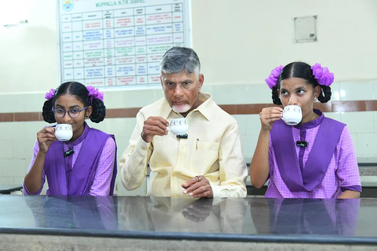 Chandrababu: గురుకులాన్ని సందర్శించిన చంద్రబాబు.. స్టూడెంట్స్ తో ముచ్చట్లు!
