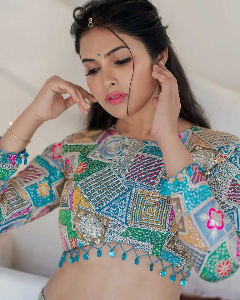 divi stuns  latest photos in  blue dress
