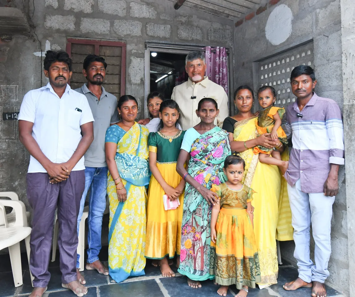 AP CM Chandrababu: చిన్నారులు, సామాన్యులతో చంద్రబాబు ముచ్చట్లు-PHOTOS