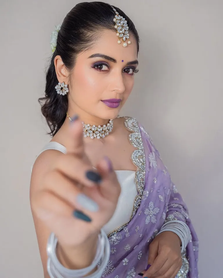 Priyanka glams up in  puple 