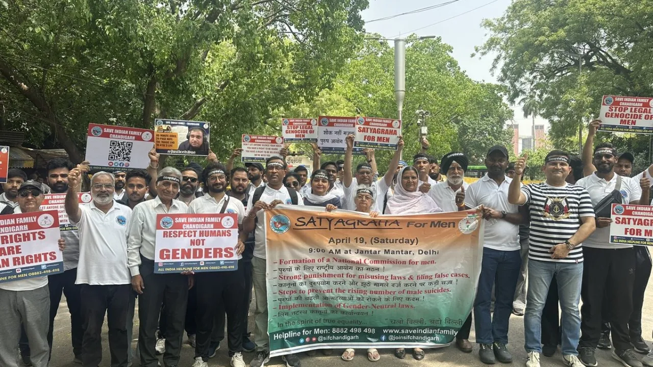 Men Protest For Male Commission At Jantar Mantar In Delhi