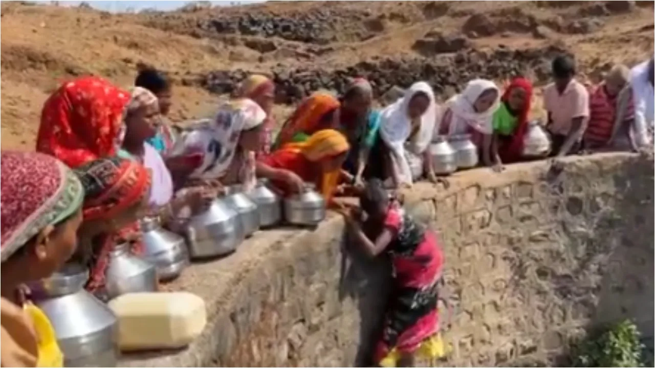 Maharashtra Borichivari women face hardship for drinking water 
