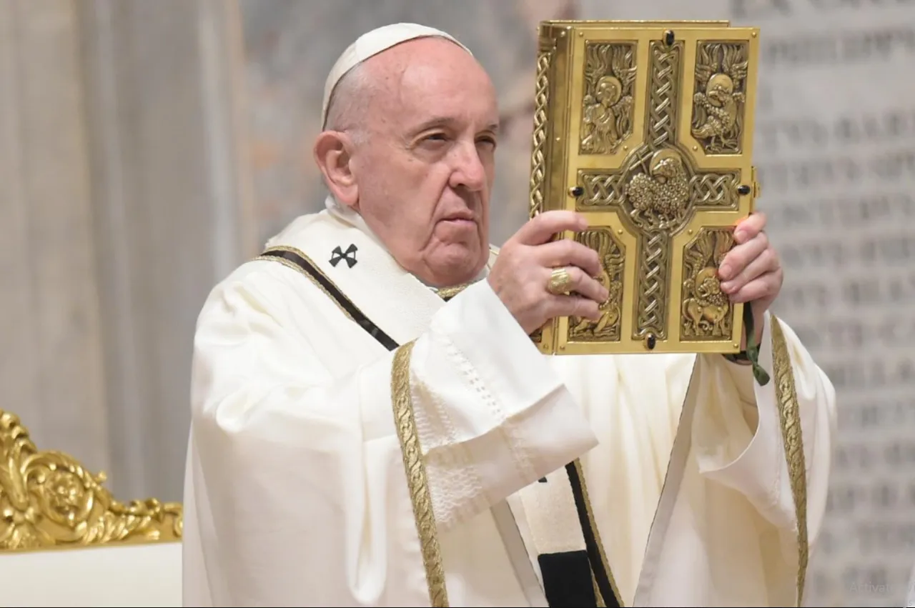 pop Francis twelve photo