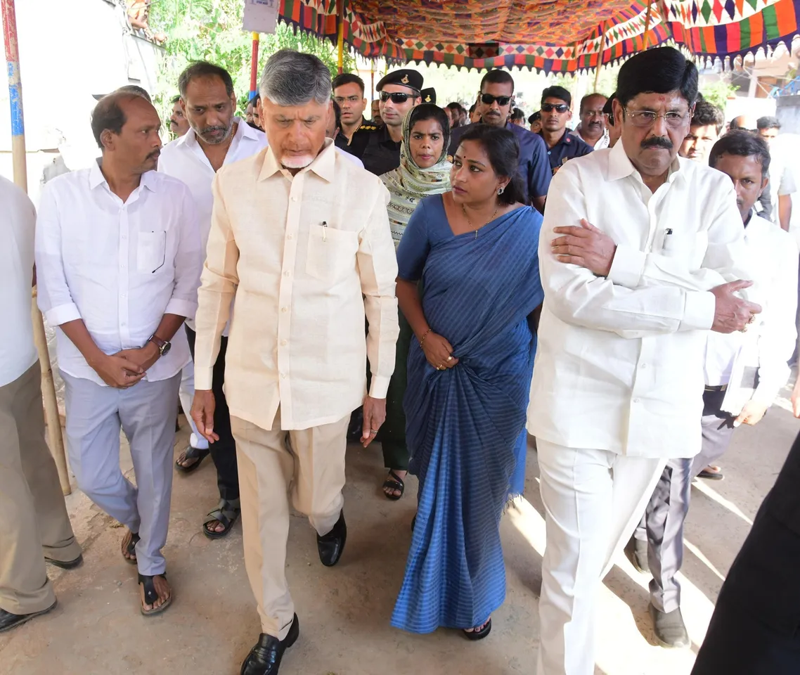 టీడీపీ నేతకు చంద్రబాబు కన్నీటి నివాళి-PHOTOS
