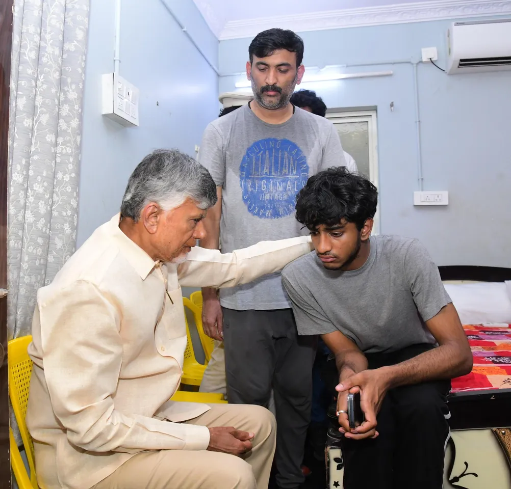 టీడీపీ నేతకు చంద్రబాబు కన్నీటి నివాళి-PHOTOS