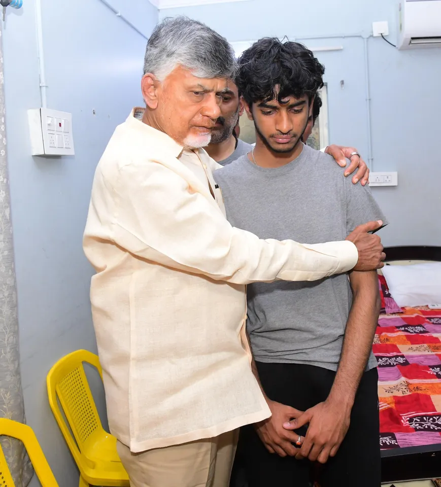టీడీపీ నేతకు చంద్రబాబు కన్నీటి నివాళి-PHOTOS