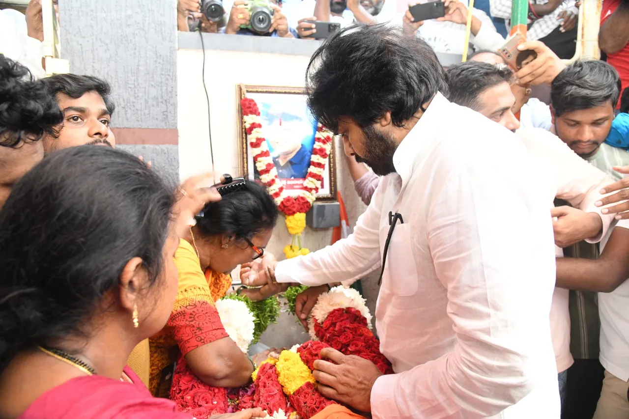 Pahalgam Terror Attack: ఈ దారుణాన్ని దేశం మరిచిపోదు.. పవన్ భావోద్వేగం-PHOTOS