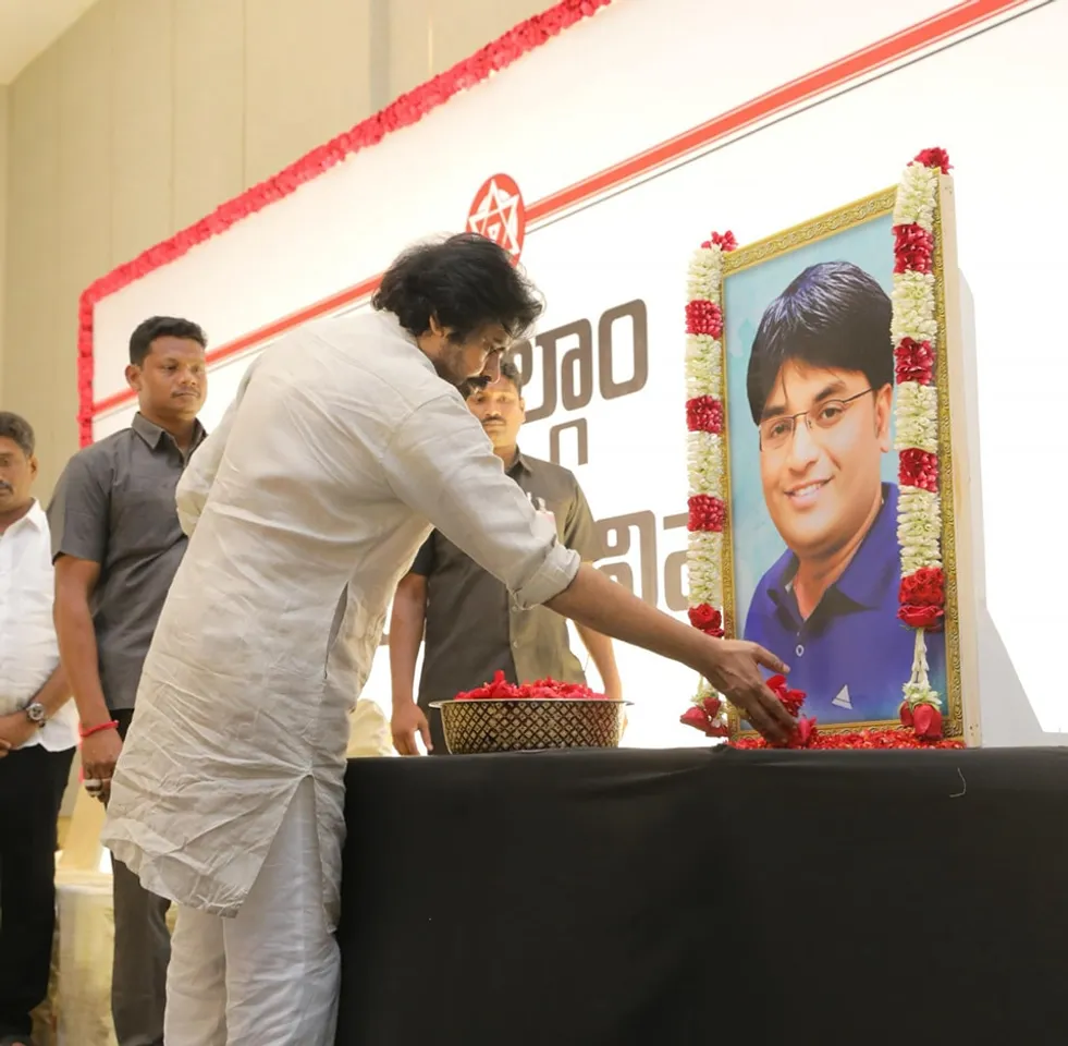 పహల్గామ్ అమరులకు డిప్యూటీ సీఎం పవన్ ఘన నివాళి-PHOTOS