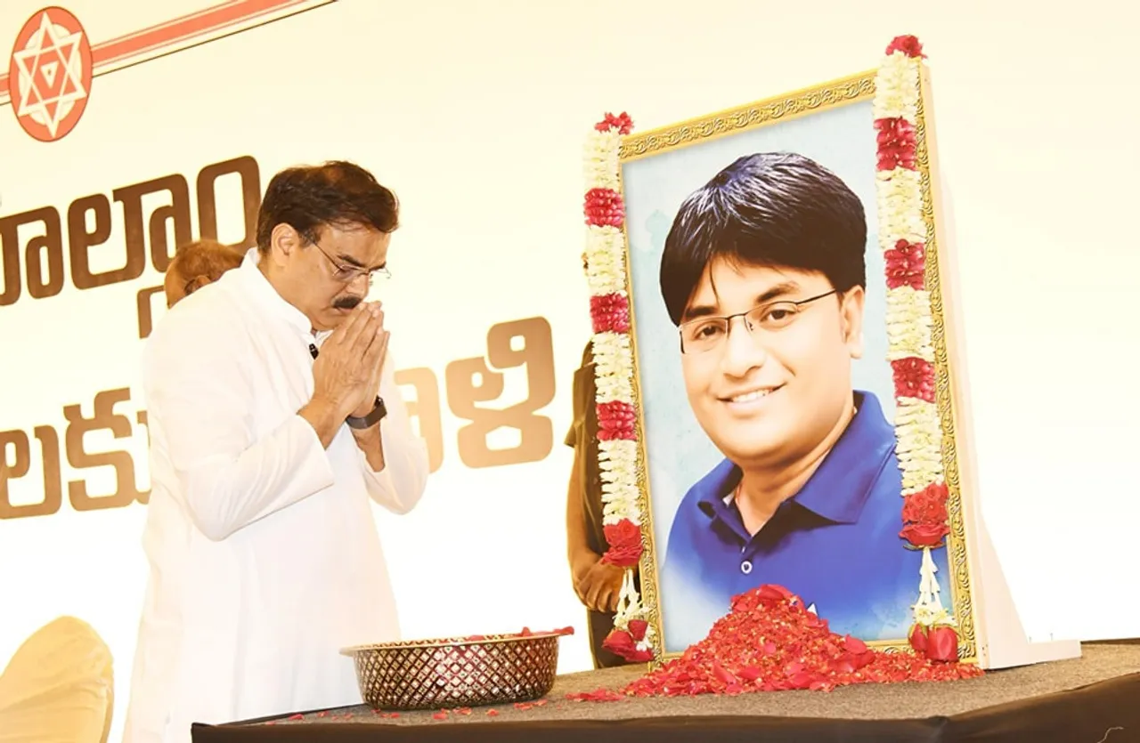 పహల్గామ్ అమరులకు డిప్యూటీ సీఎం పవన్ ఘన నివాళి-PHOTOS