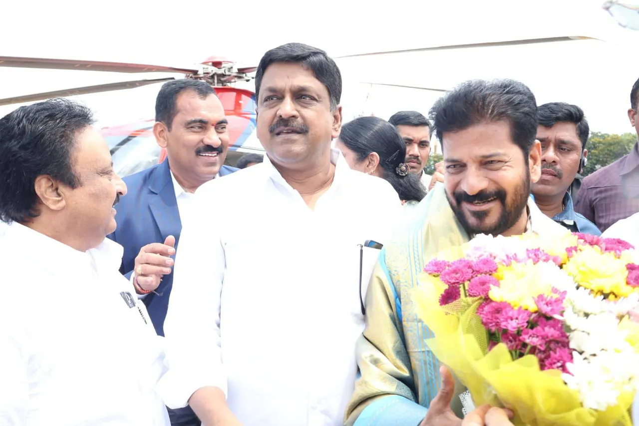 ఏపీలో సీఎం రేవంత్ కు ఘన స్వాగతం.. మంత్రి లోకేష్ తో  కలిసి వివాహ వేడుకకు - PHOTOS
