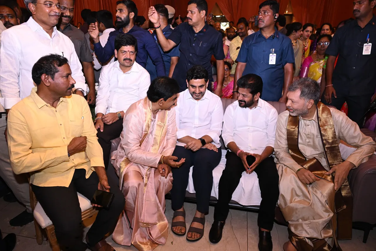 ఏపీలో సీఎం రేవంత్ కు ఘన స్వాగతం.. మంత్రి లోకేష్ తో  కలిసి వివాహ వేడుకకు - PHOTOS
