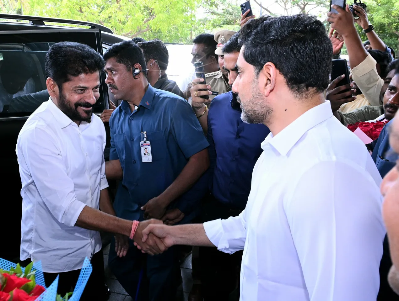 ఏపీలో సీఎం రేవంత్ కు ఘన స్వాగతం.. మంత్రి లోకేష్ తో  కలిసి వివాహ వేడుకకు - PHOTOS