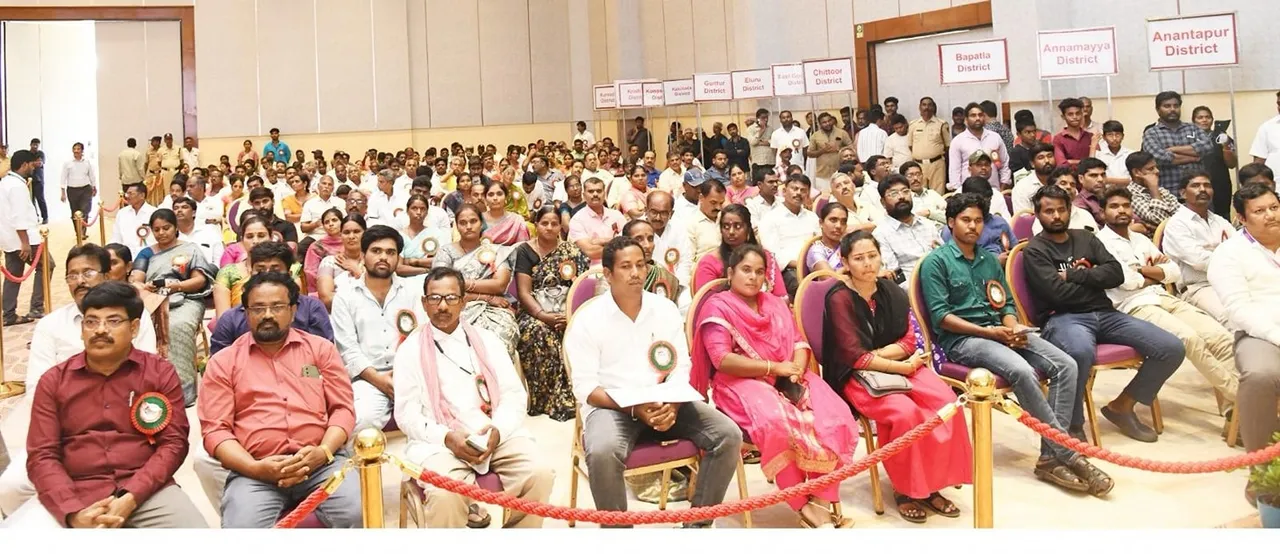 కార్మికులతో కలిసి పవన్ మేడే వేడుకలు-PHOTOS