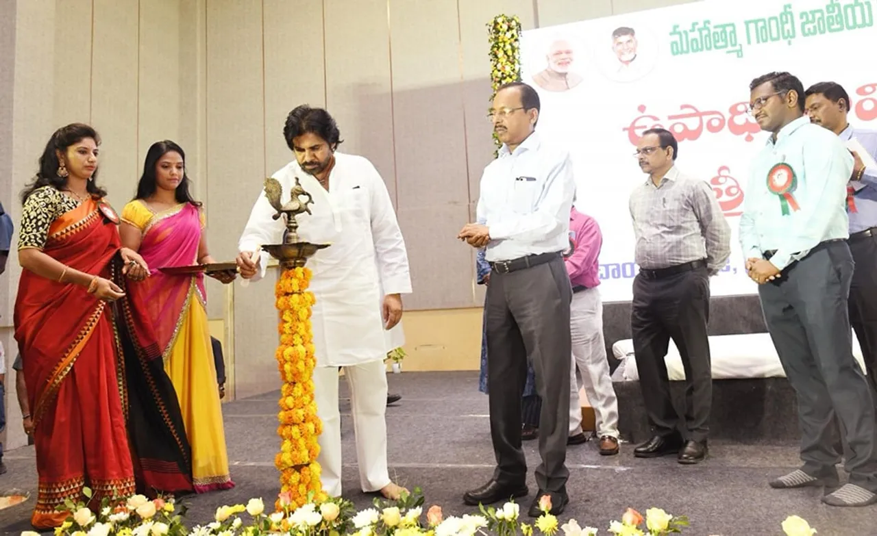 కార్మికులతో కలిసి పవన్ మేడే వేడుకలు-PHOTOS