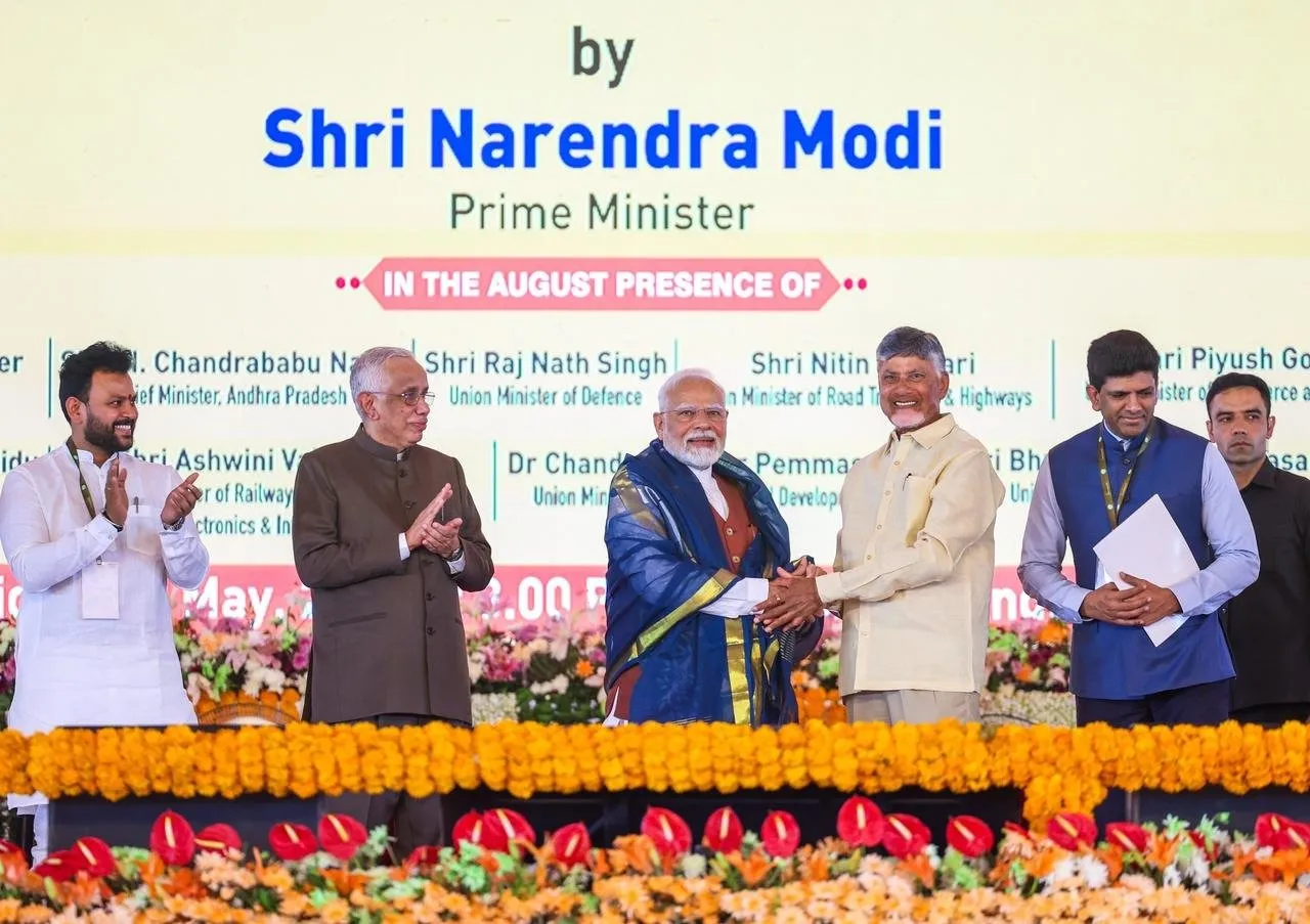 modi chandrababu pawan kalyan amaravathi16