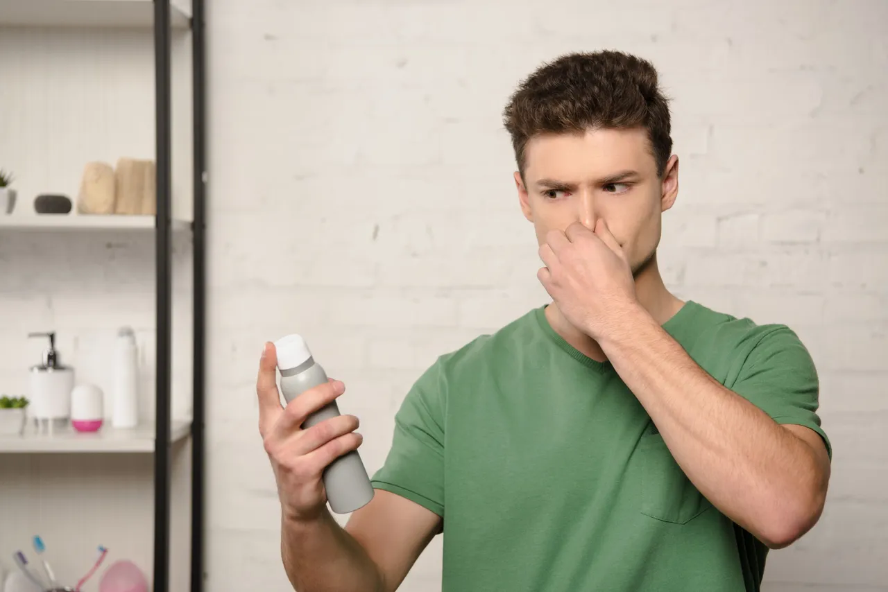 smell sweaty