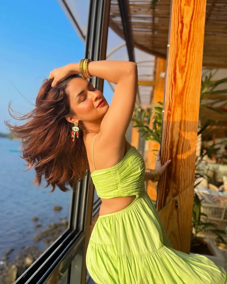 Avneet Kaur: గ్రీన్ డ్రెస్‌లో అవ్‌నీత్ కౌర్ అందాలు.. క్యూట్ లుక్స్‌తో పిచ్చెక్కిస్తుందిగా!