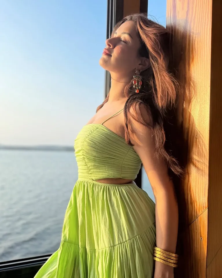 Avneet Kaur: గ్రీన్ డ్రెస్‌లో అవ్‌నీత్ కౌర్ అందాలు.. క్యూట్ లుక్స్‌తో పిచ్చెక్కిస్తుందిగా!
