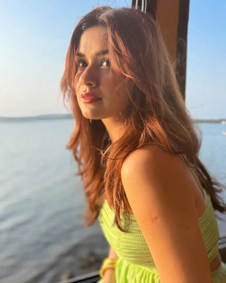 Avneet Kaur: గ్రీన్ డ్రెస్‌లో అవ్‌నీత్ కౌర్ అందాలు.. క్యూట్ లుక్స్‌తో పిచ్చెక్కిస్తుందిగా!