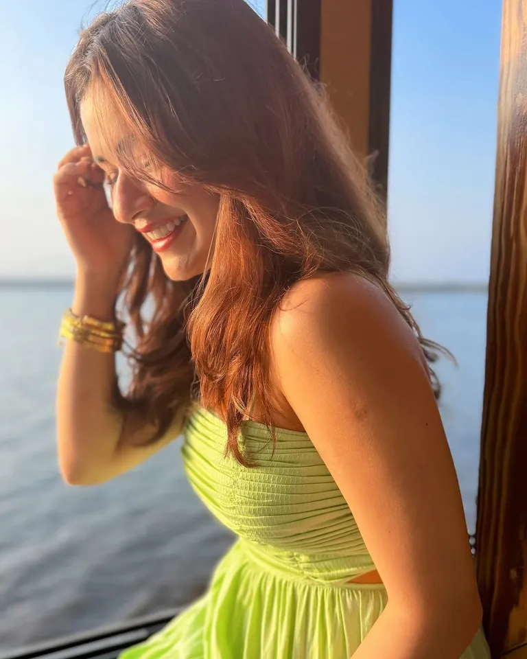 Avneet Kaur: గ్రీన్ డ్రెస్‌లో అవ్‌నీత్ కౌర్ అందాలు.. క్యూట్ లుక్స్‌తో పిచ్చెక్కిస్తుందిగా!