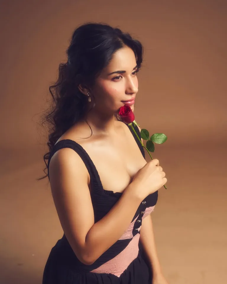 ruhani sharma with rose first pic