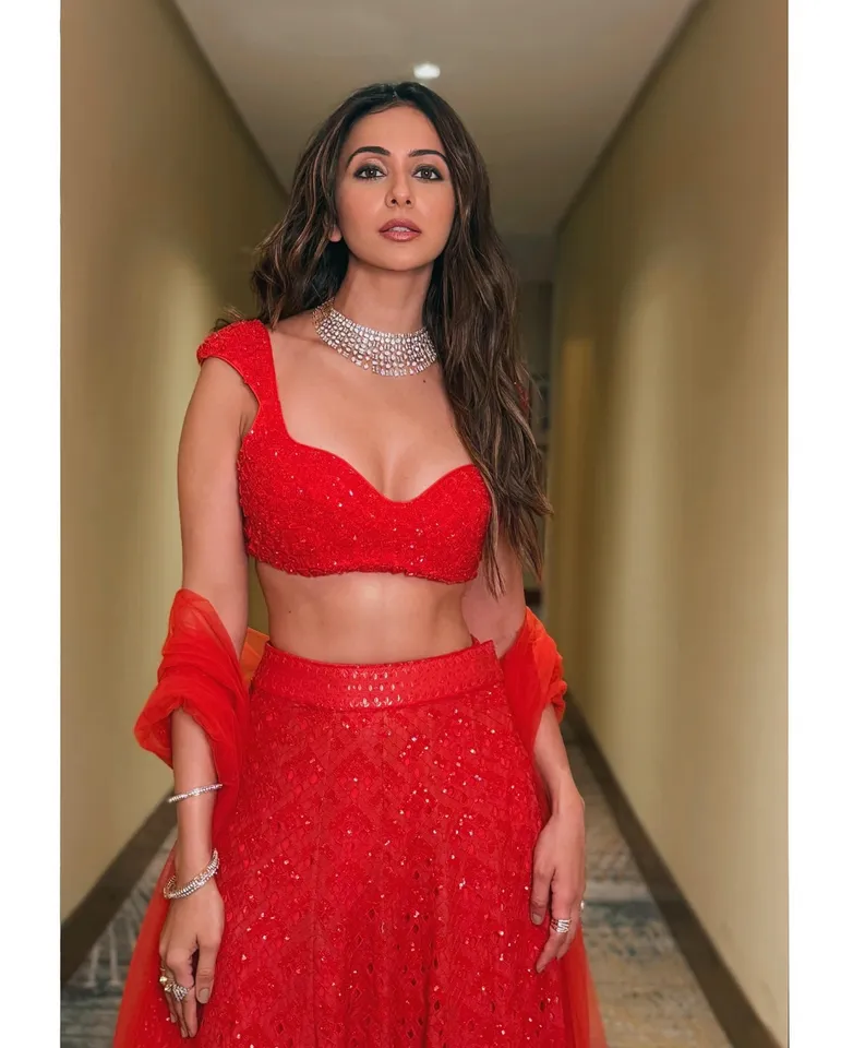 rakul in red sixth pic