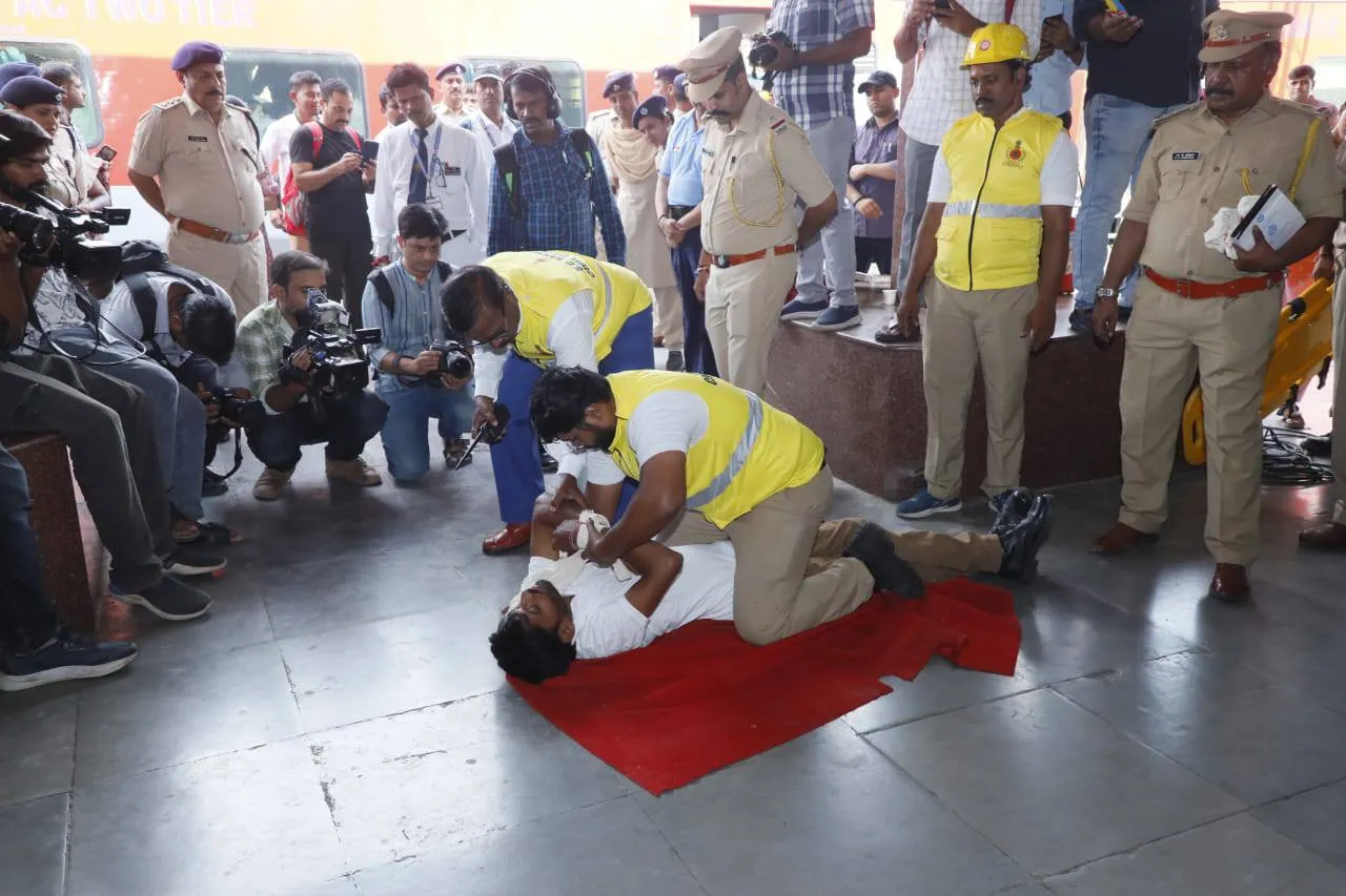Operation Sindoor: కాచిగూడ రైల్వే స్టేషన్లో మాక్ డ్రిల్-PHOTOS