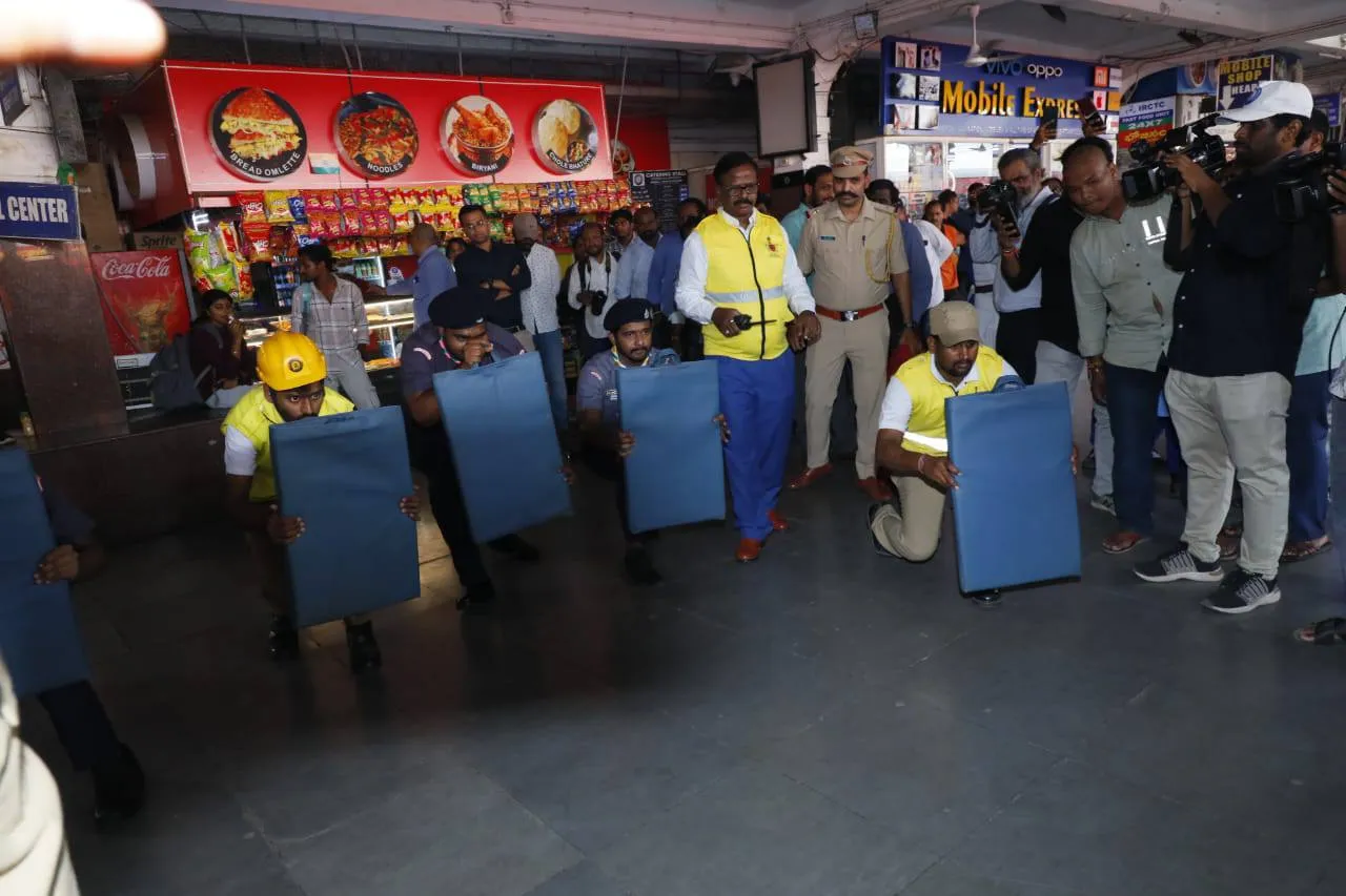 Operation Sindoor: కాచిగూడ రైల్వే స్టేషన్లో మాక్ డ్రిల్-PHOTOS