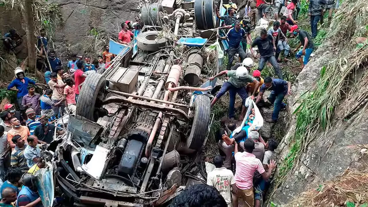 srilanka bus accident 