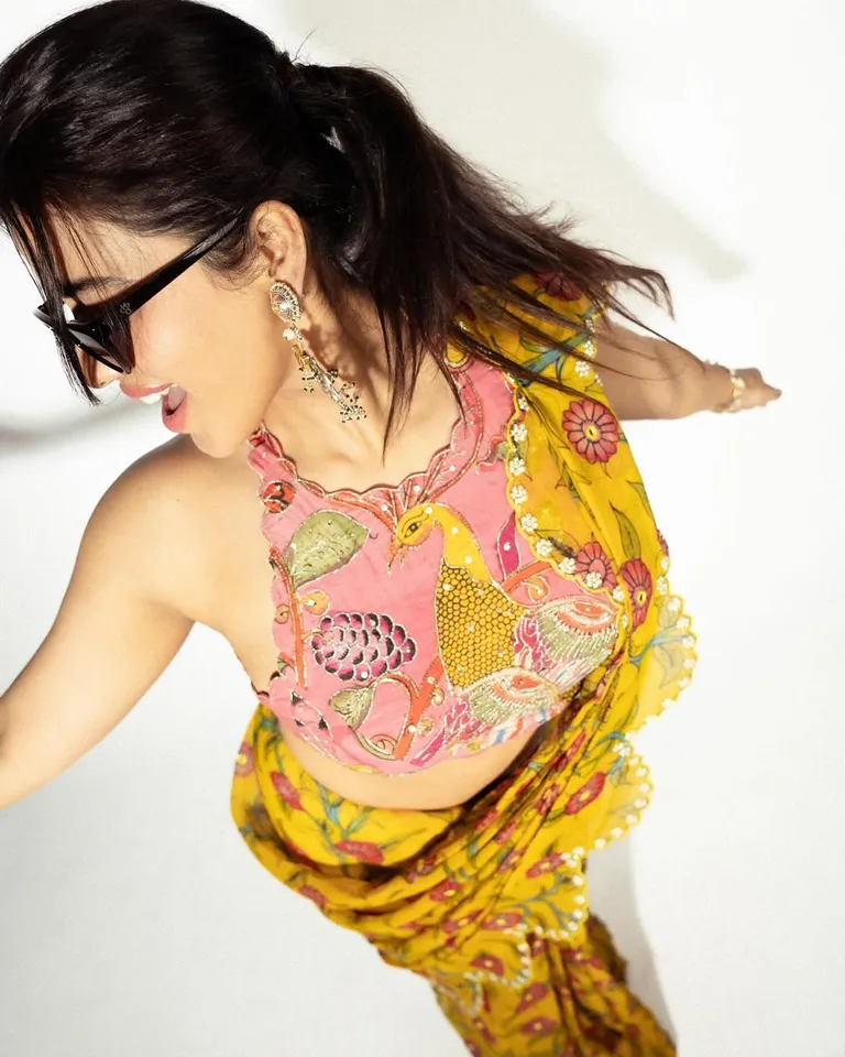 Ketika crazy looks first pic