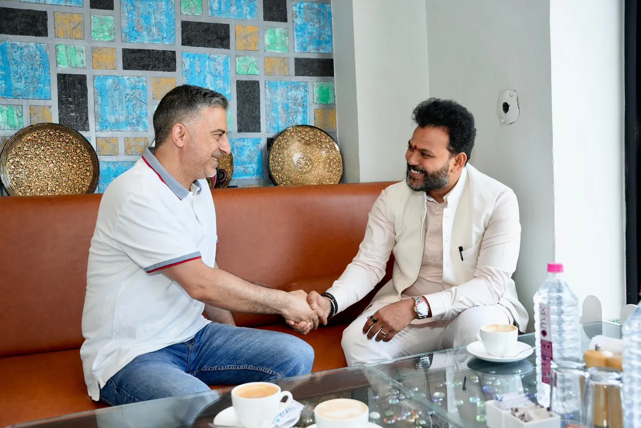 కశ్మీర్ లో కేంద్ర మంత్రి రామ్మోహన్ నాయుడు పర్యటన.. స్థానికులతో ముచ్చట్లు-PHOTOS