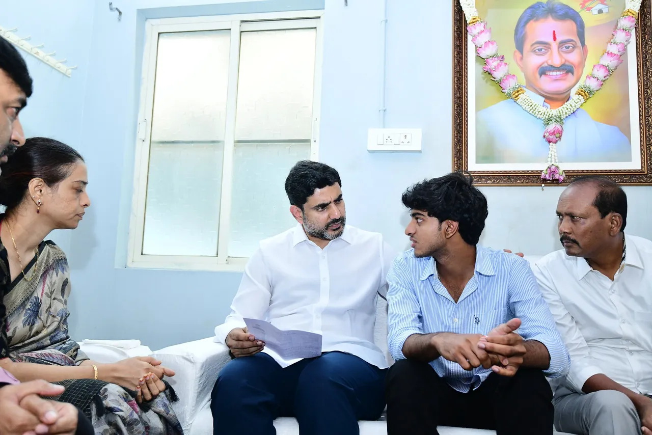 అండగా ఉంటా.. వీరయ్య చౌదరి కుటుంబ సభ్యులకు లోకేష్ పరామర్శ-PHOTOS