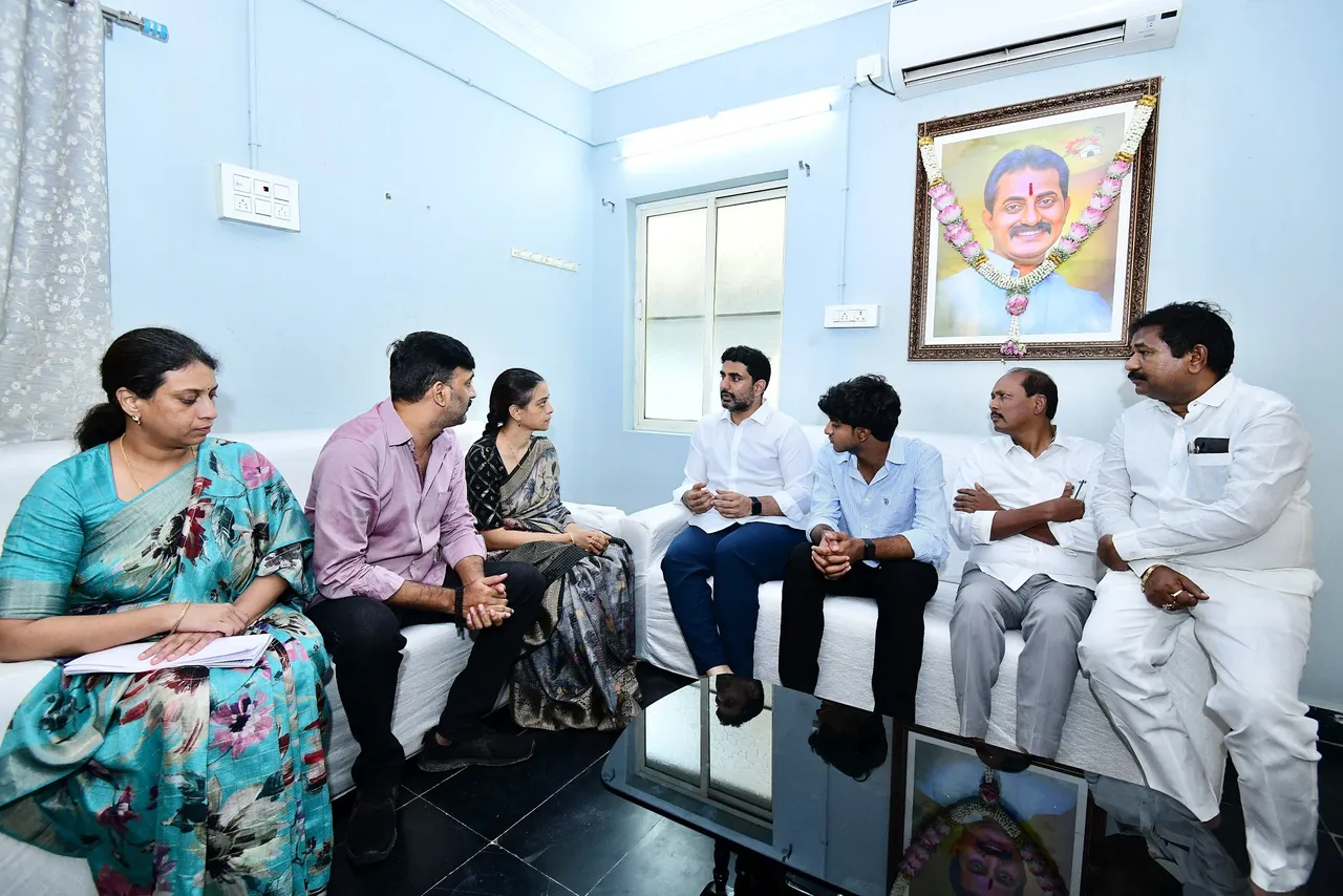 అండగా ఉంటా.. వీరయ్య చౌదరి కుటుంబ సభ్యులకు లోకేష్ పరామర్శ-PHOTOS