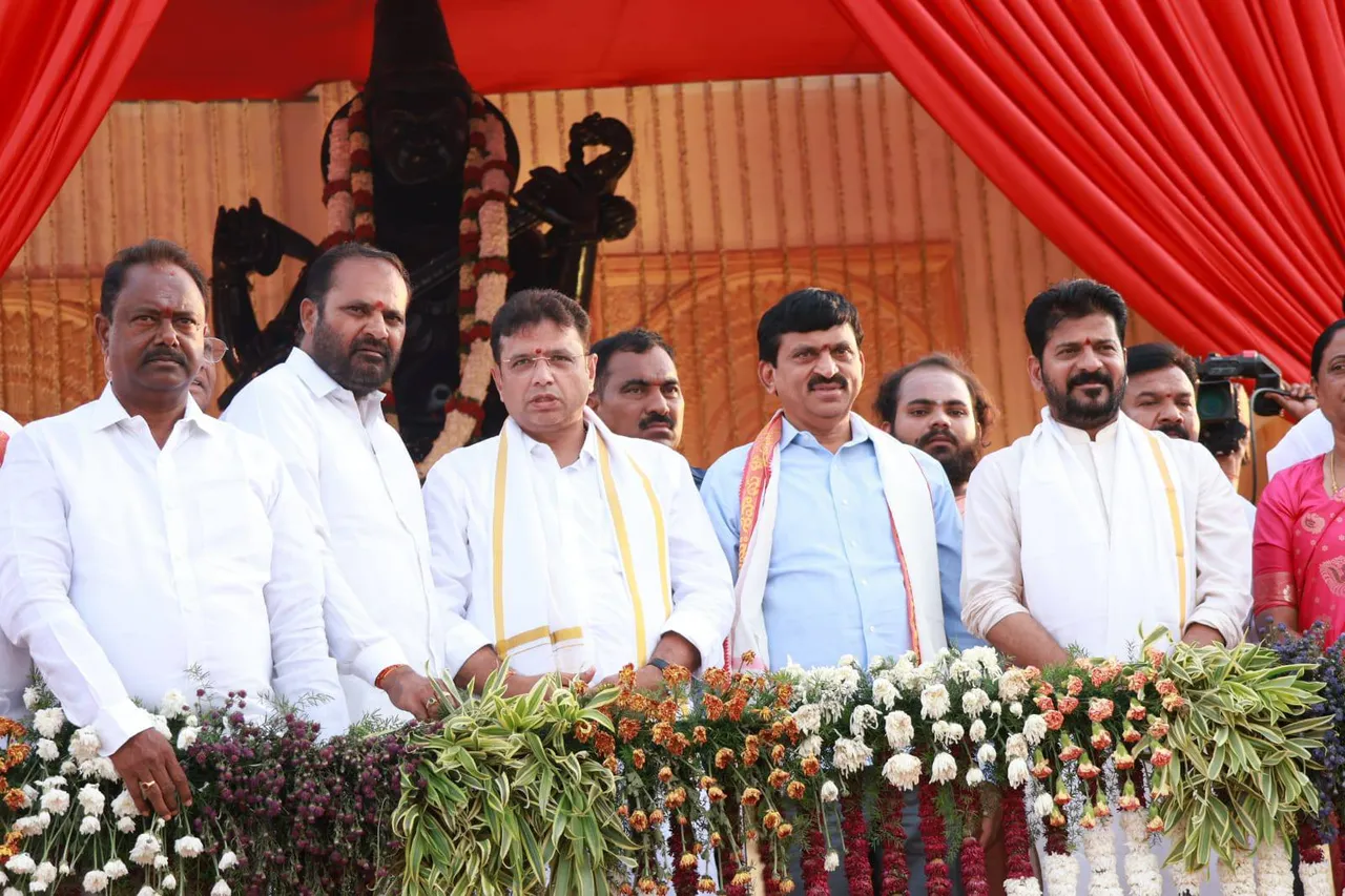 SARASWATI PUSHKARALU 2025: సరస్వతి పుష్కరాల్లో సీఎం రేవంత్, మంత్రులు-PHOTOS