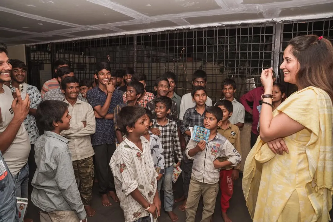 anchor anasuya birthday celebrations 1st  