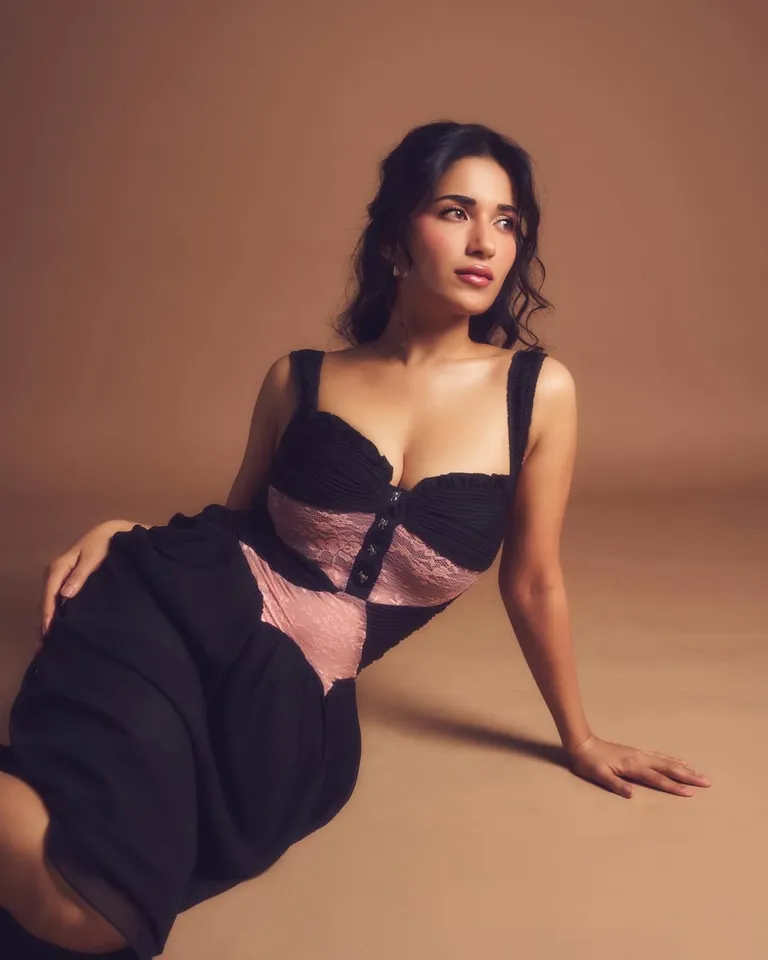 Ruhani Sharma black dress 5th pic