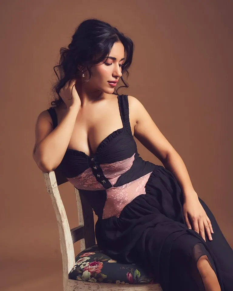 Ruhani Sharma black dress 6th pic