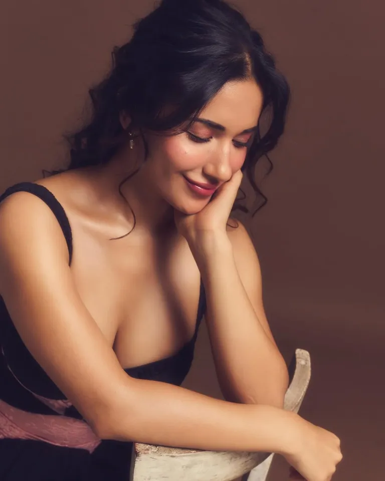 Ruhani Sharma black dress 7th pic