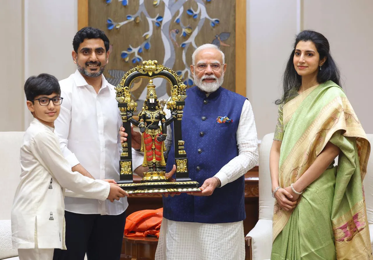 Nara Lokesh-Modi: మోదీని కలిసిన నారా లోకేష్ ఫ్యామిలీ-PHOTOS