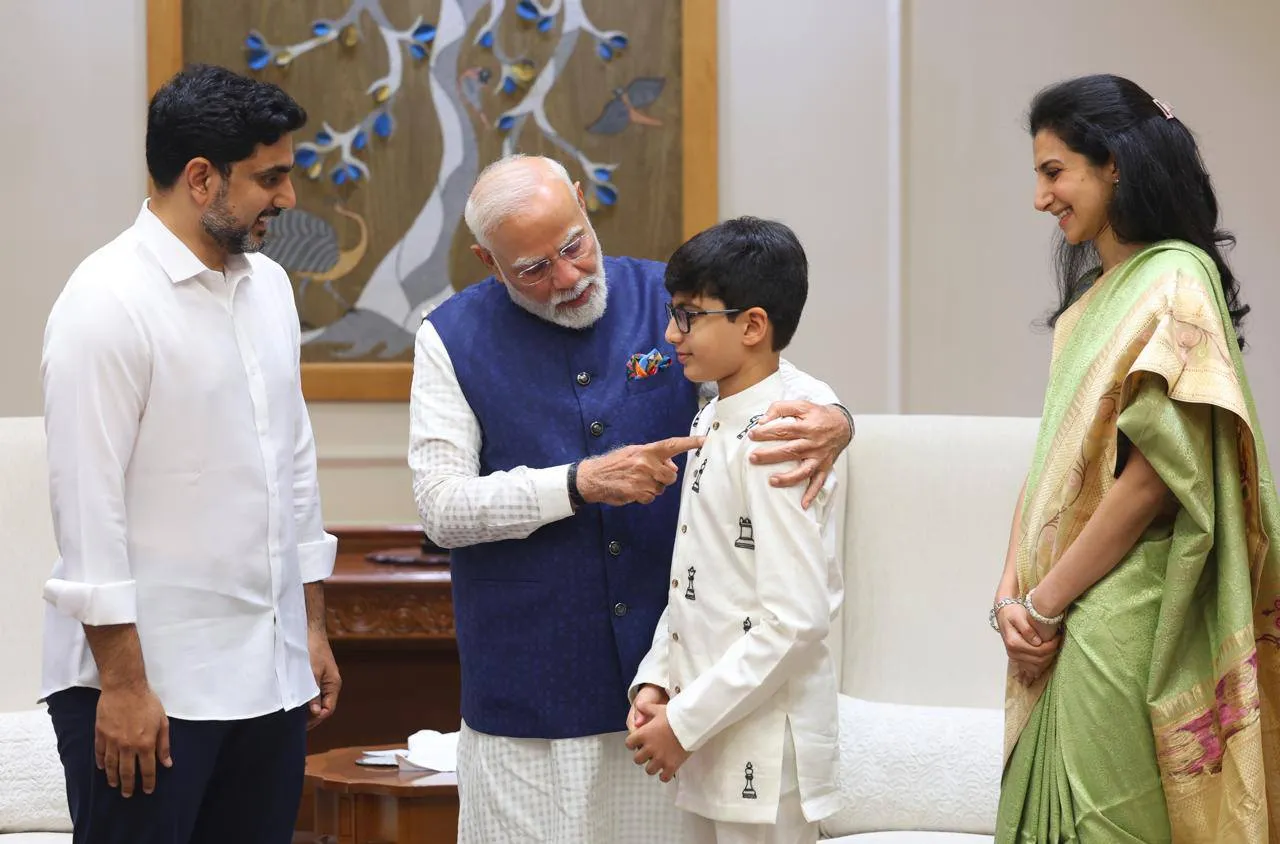 Nara Lokesh-Modi: మోదీని కలిసిన నారా లోకేష్ ఫ్యామిలీ-PHOTOS