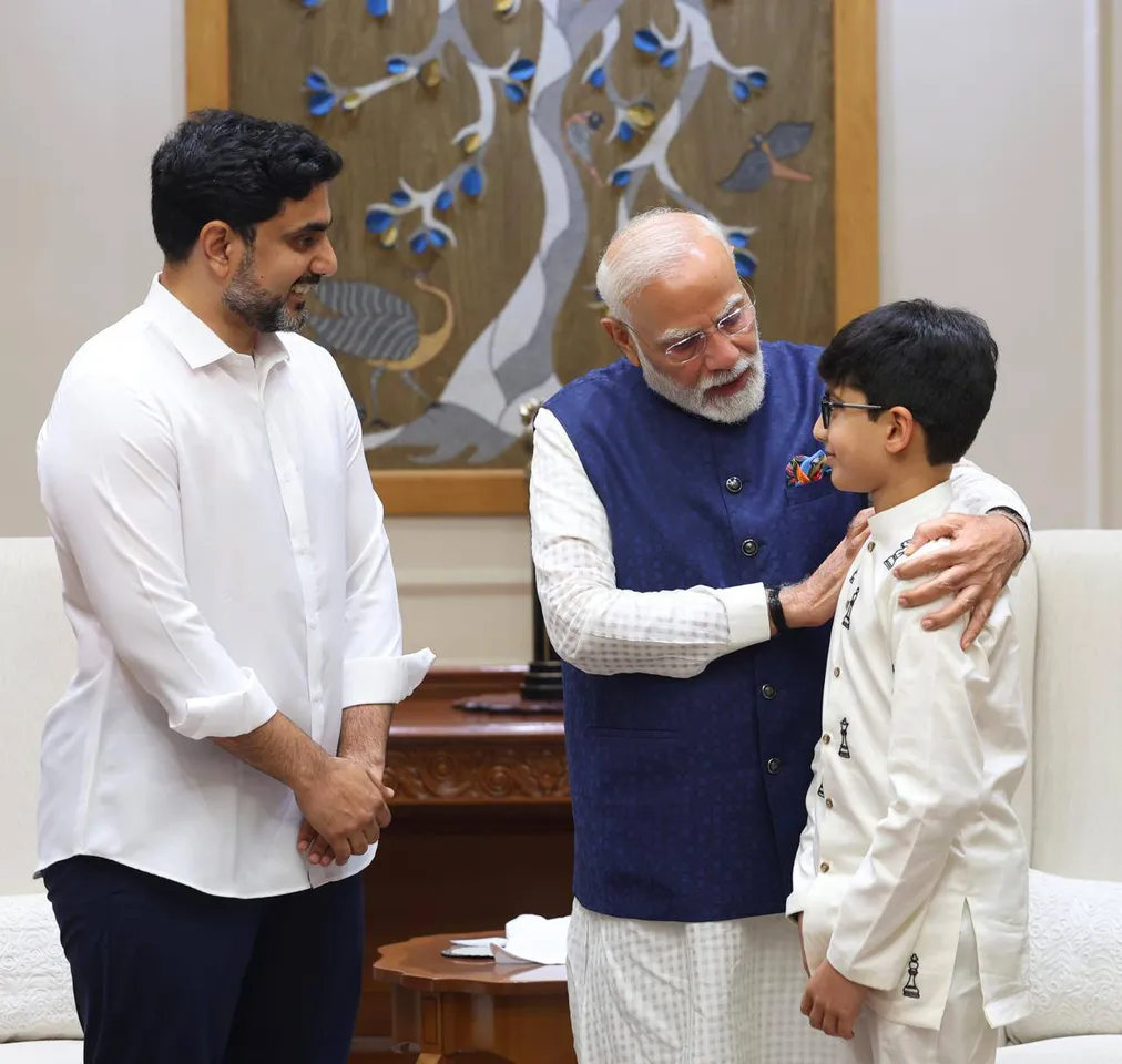 Nara Lokesh-Modi: మోదీని కలిసిన నారా లోకేష్ ఫ్యామిలీ-PHOTOS